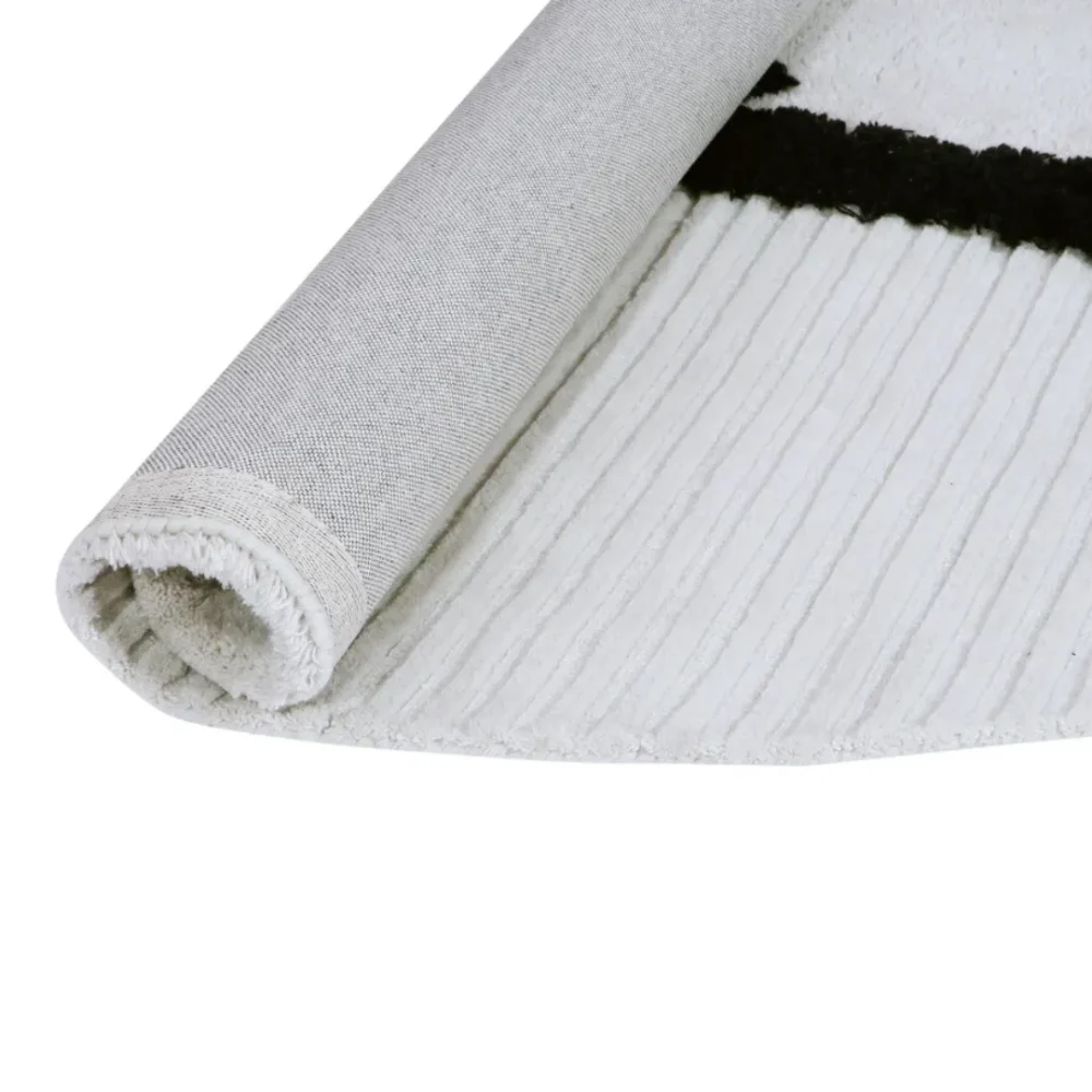 Irregular hand-tufted rug