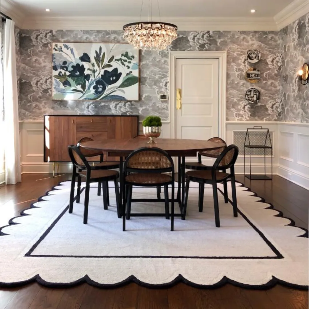 Minimalist living room with white scallop edge rug placed under coffee table
