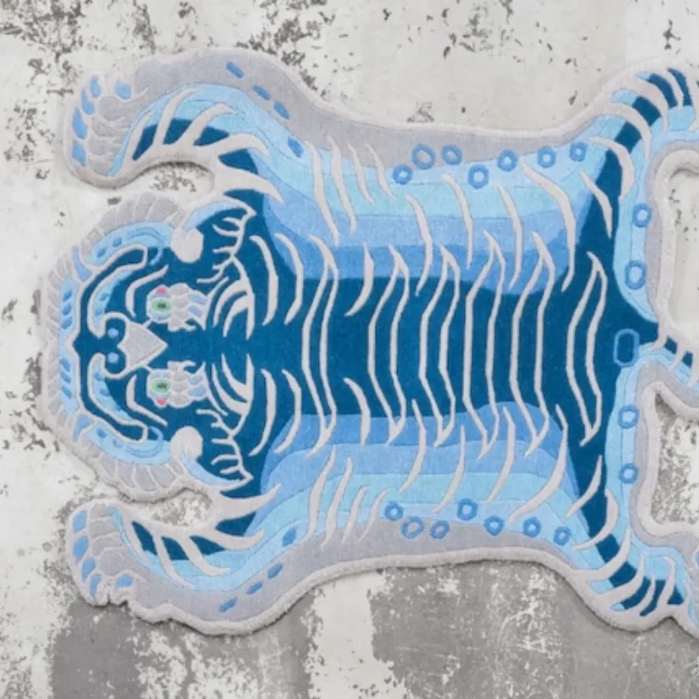 Icy hand tufted wool tiger rug design