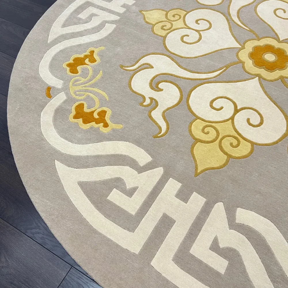Soft circular rug with yellow and white flower art