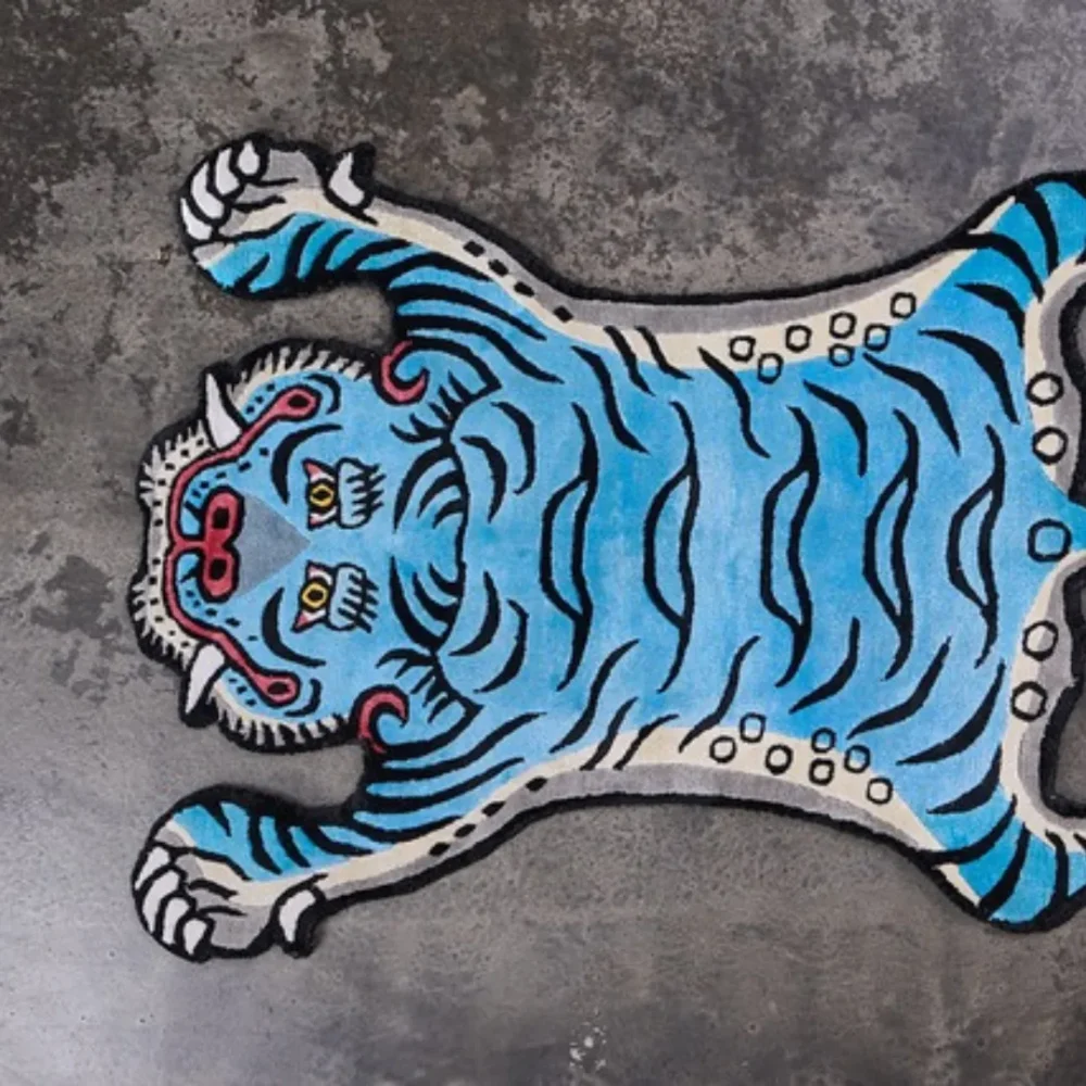 Hand tufted wool rug with traditional tiger motif