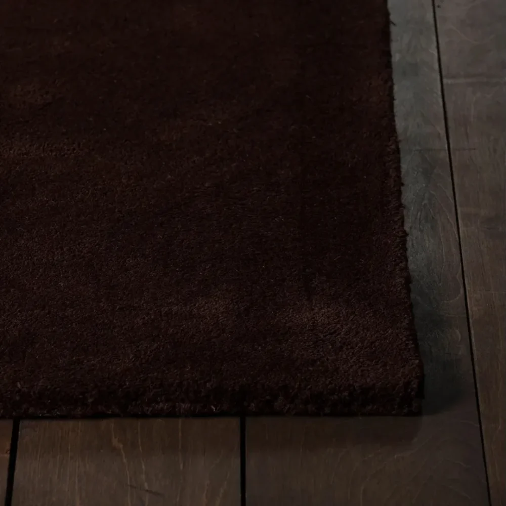 Soft wool rug with tropical fern design in green and burgundy