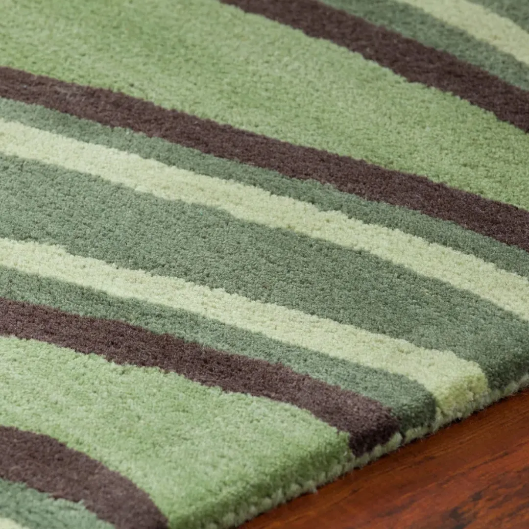 Nature-inspired wool rug with large green leaves
