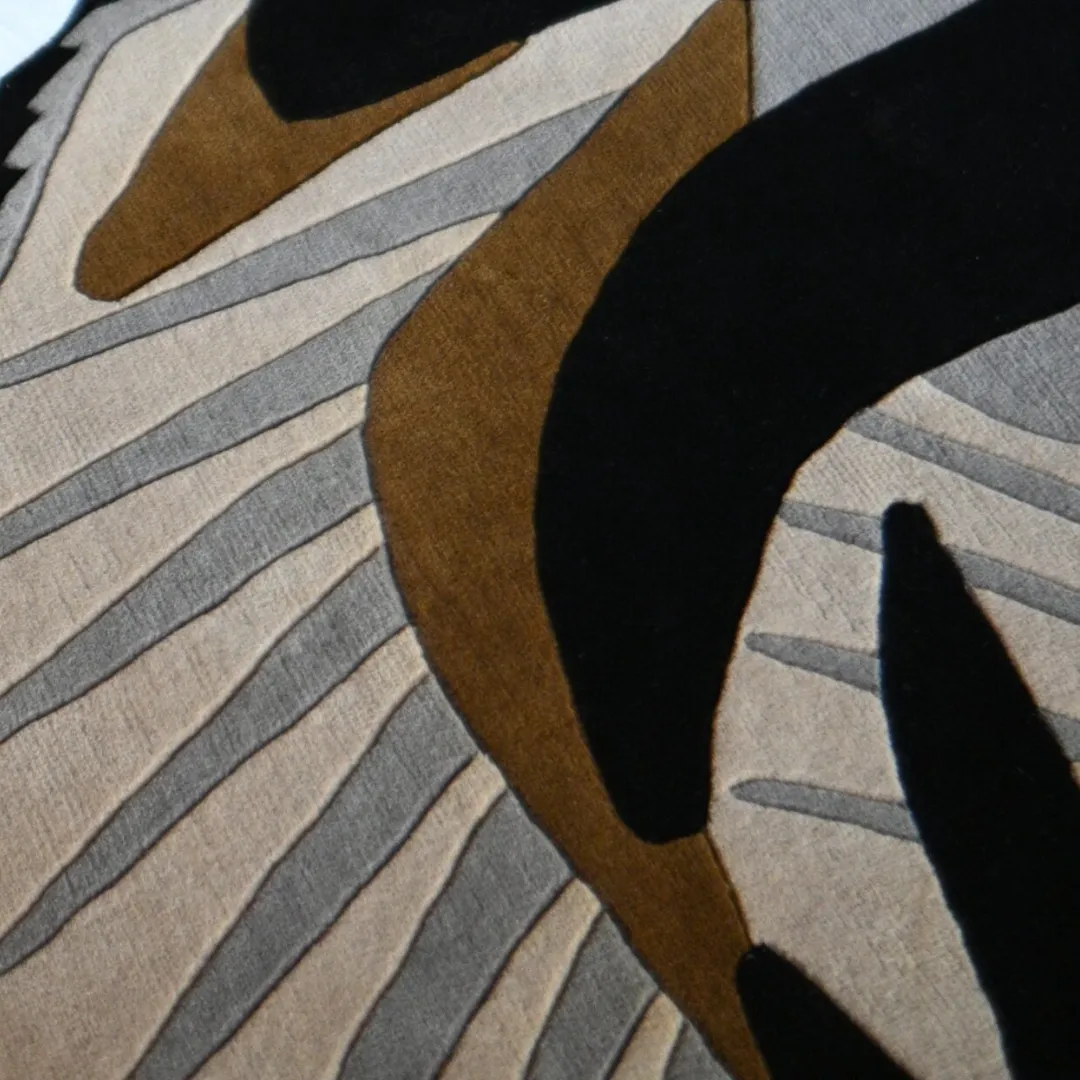 Hand-Tufted Auryon Wool Rug with Fierce Tiger Artwork for Modern Interiors