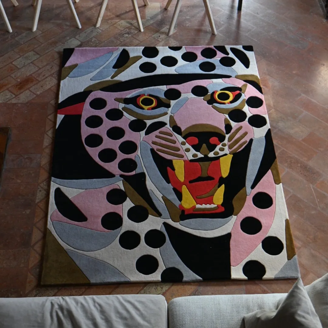 Striking Kalyra Rug – Hand-Tufted Wool with Rich Earth Tones and Jaguar Pattern